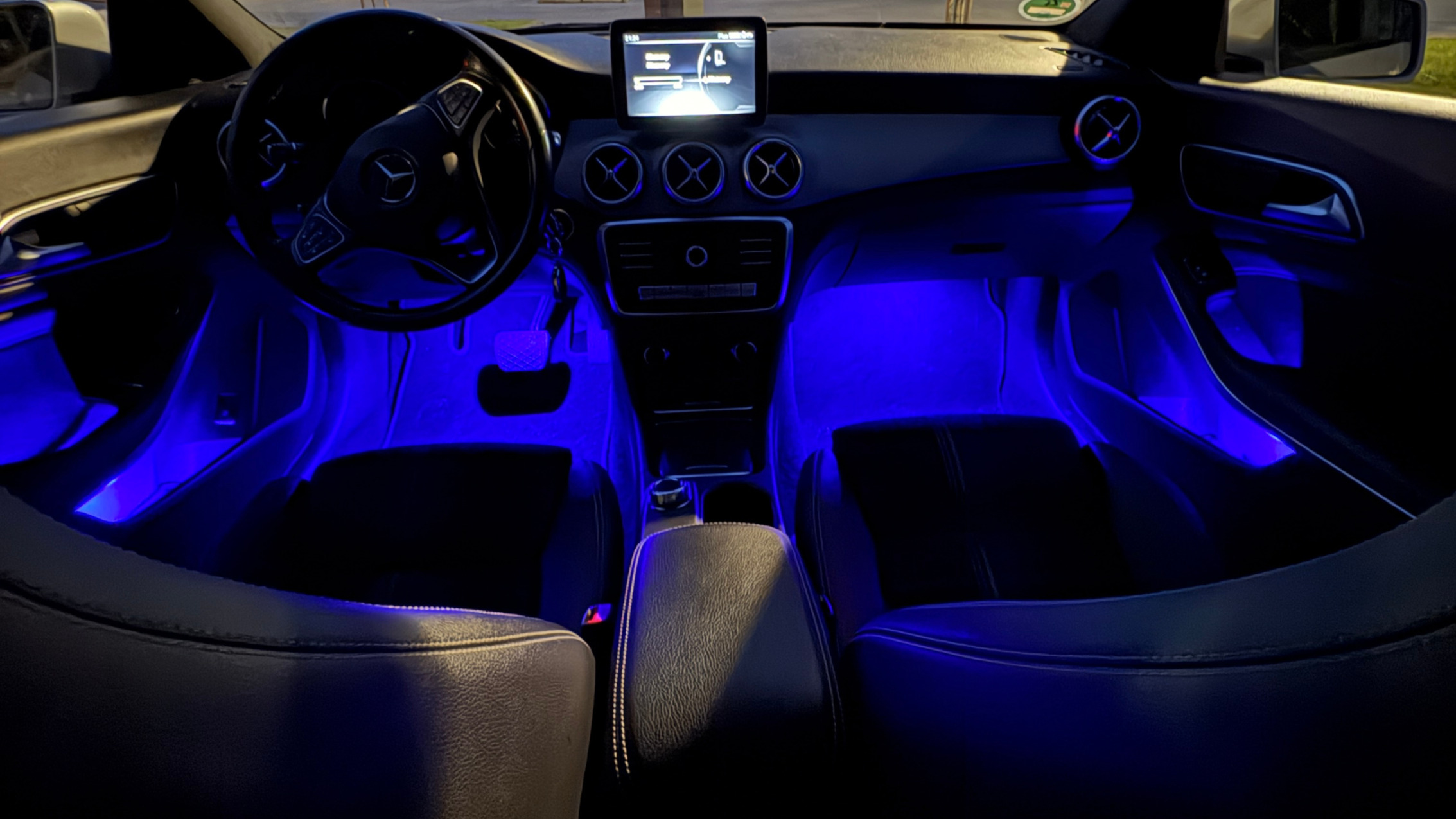 LED w aucie — kolor niebieski