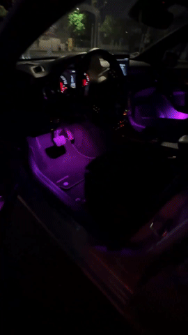 Zmiana kolorów lampek LED w aucie pilotem